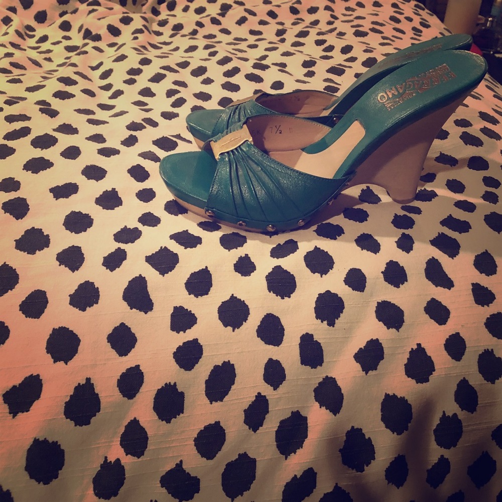 Ferragamo adorable sexy chic sandals!